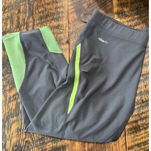 Nike Fit Capri Leggings - Size Medium